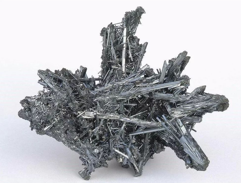 有色金屬礦藏與貴金屬飾品 從地底礦石到精美首飾的奇妙旅程